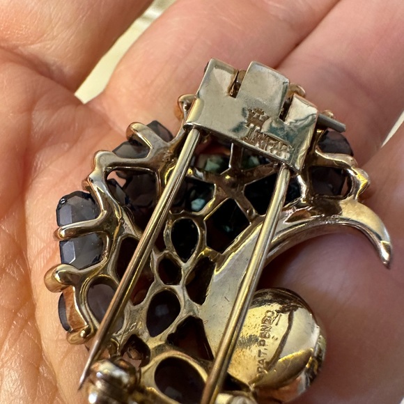 1949 Alfred Philippe for Trifari faux sapphire fruit salad clip brooch.Pristine - Picture 6 of 7